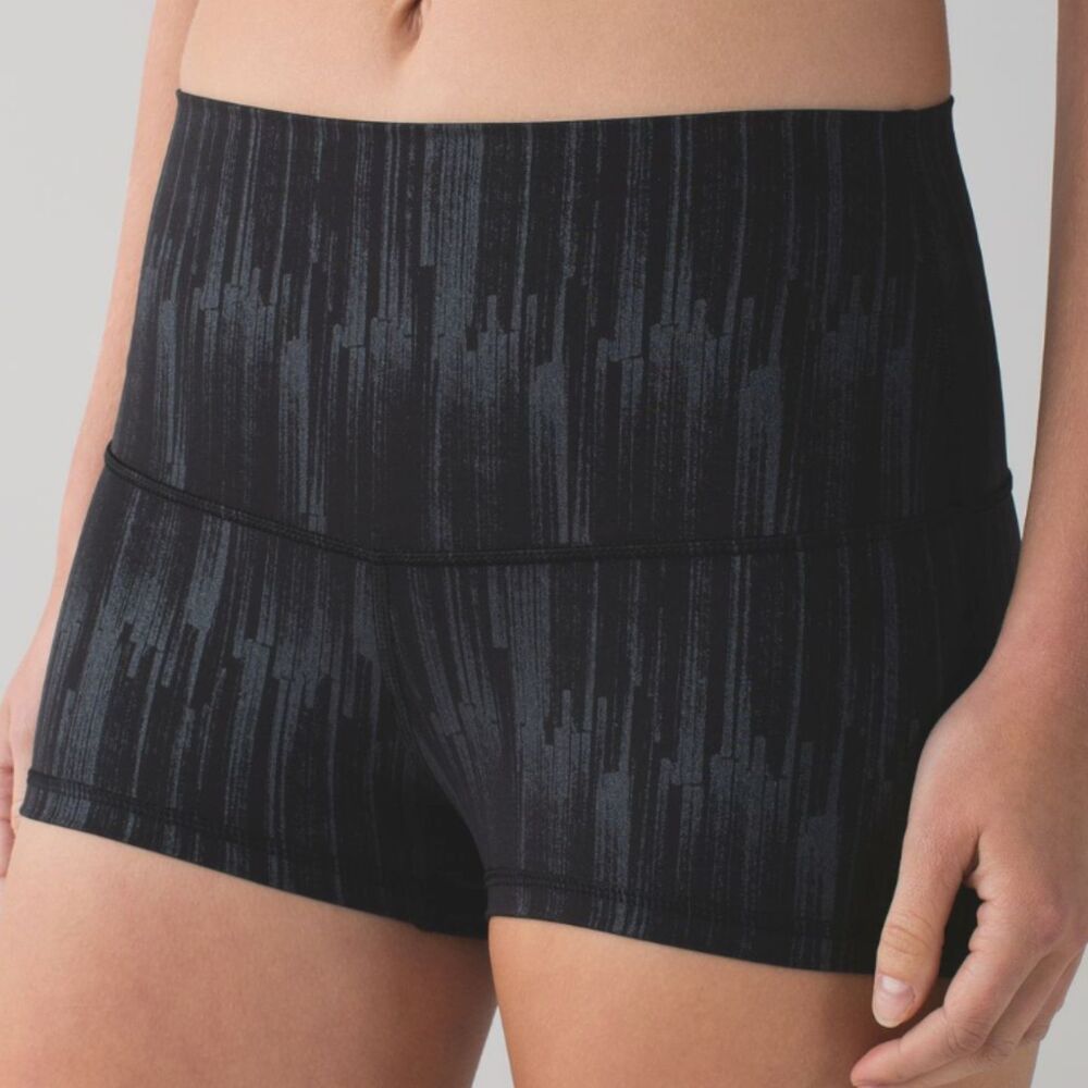 Lululemon Boogie Short *Luxtreme (Roll Down) Scratch Match Black Multi Size 8